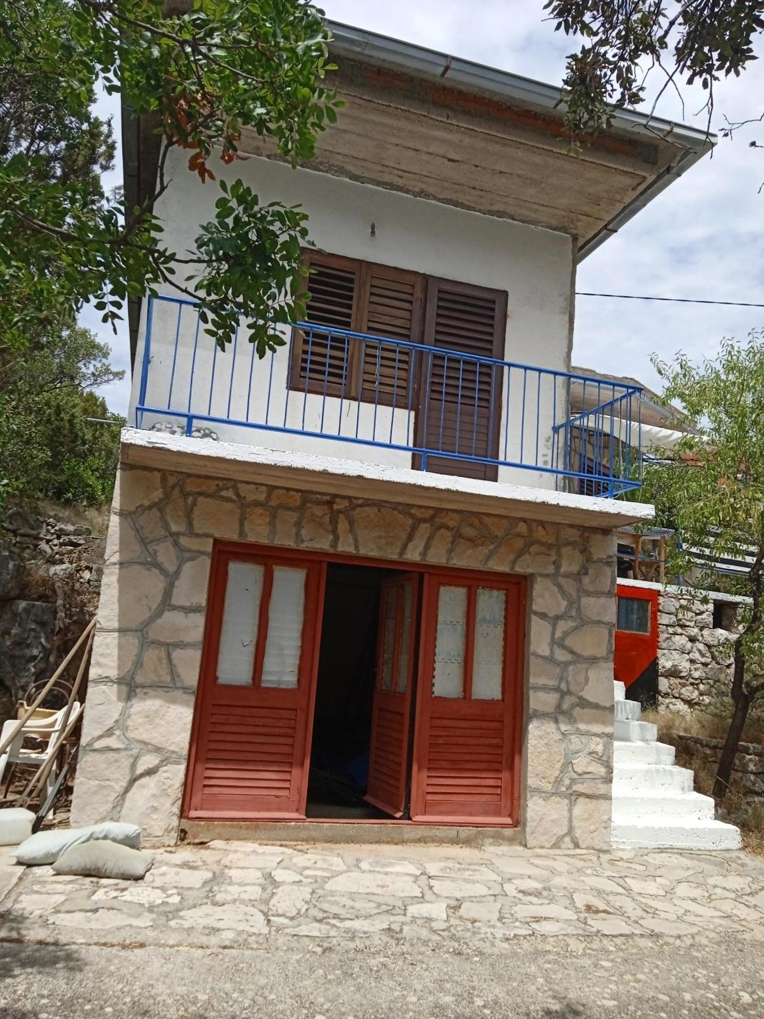 Blue House Tino *
